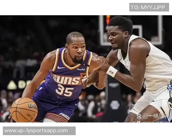 布克首节表现惊艳三分球全中助力球队轻松领先