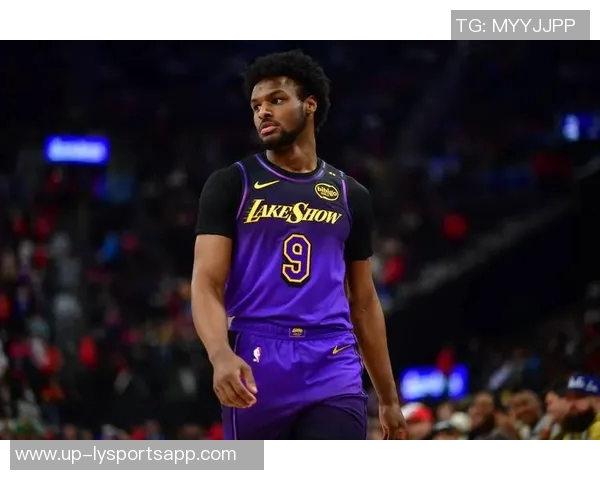 夸梅直言布朗尼一年无进步威少积极跑动更具价值