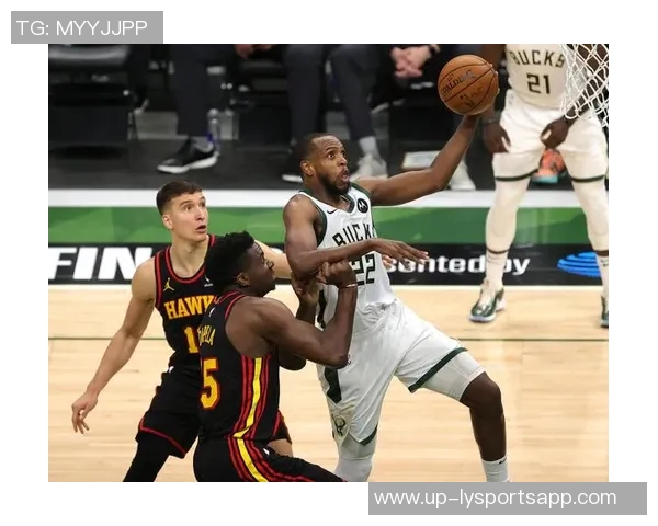 米德尔顿重返赛场半场表现抢眼贡献10分并助攻字母哥制造犯规